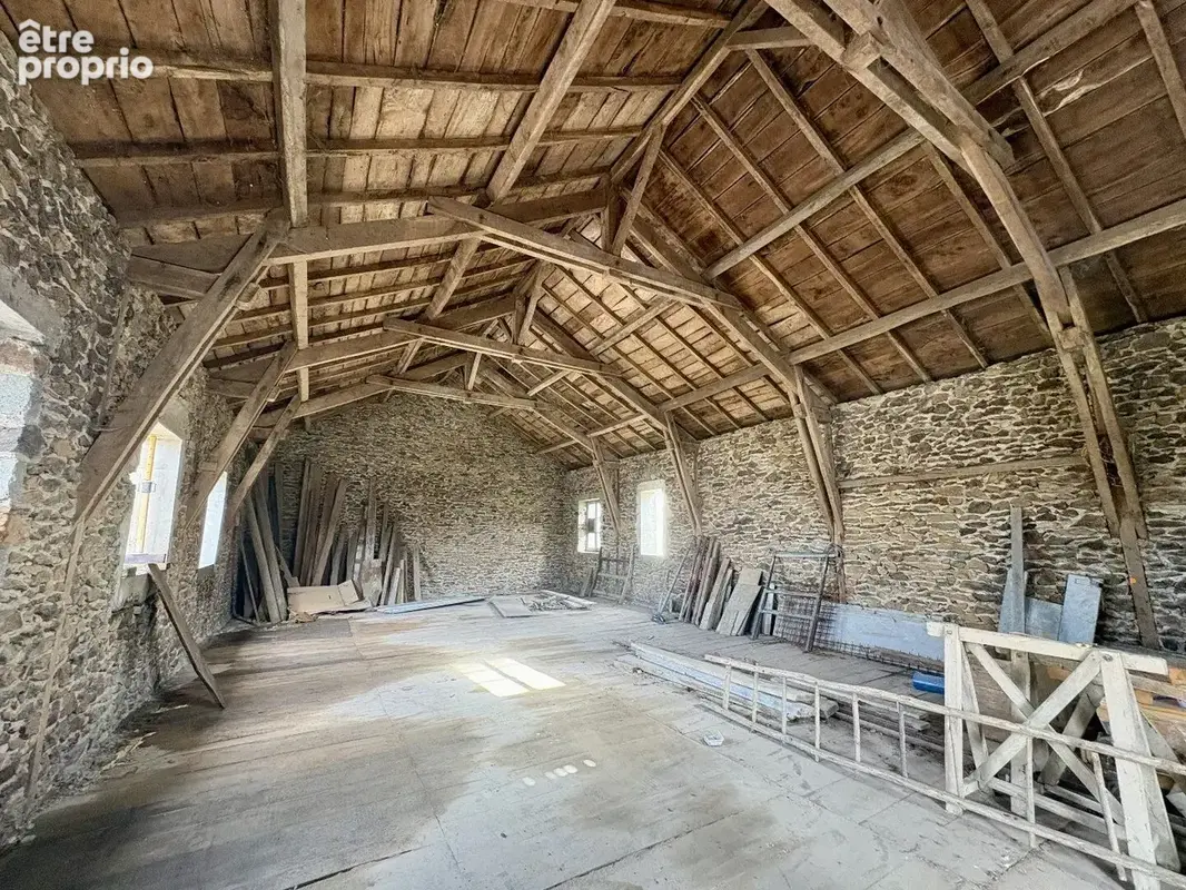 Grange de caractère : 300 m² à fort potentiel d'aménagement - photo 2