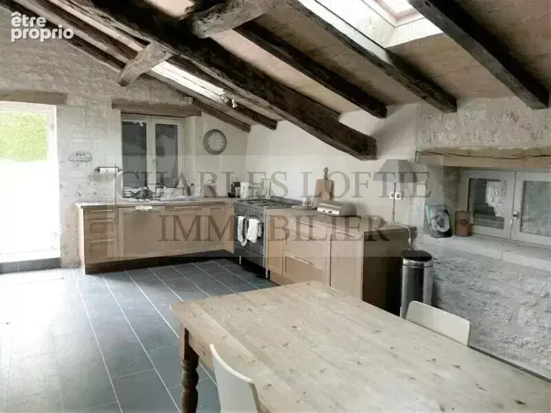  Bel ensemble avec 3 bâtiments rénovés, hangar, piscine et vues dominantes - photo 16