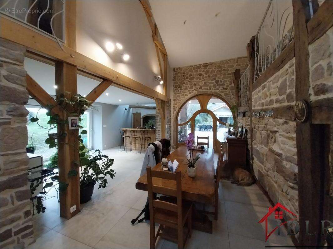 Belle ferme rénovée de 190 m2 avec terrain constructible et - photo 9