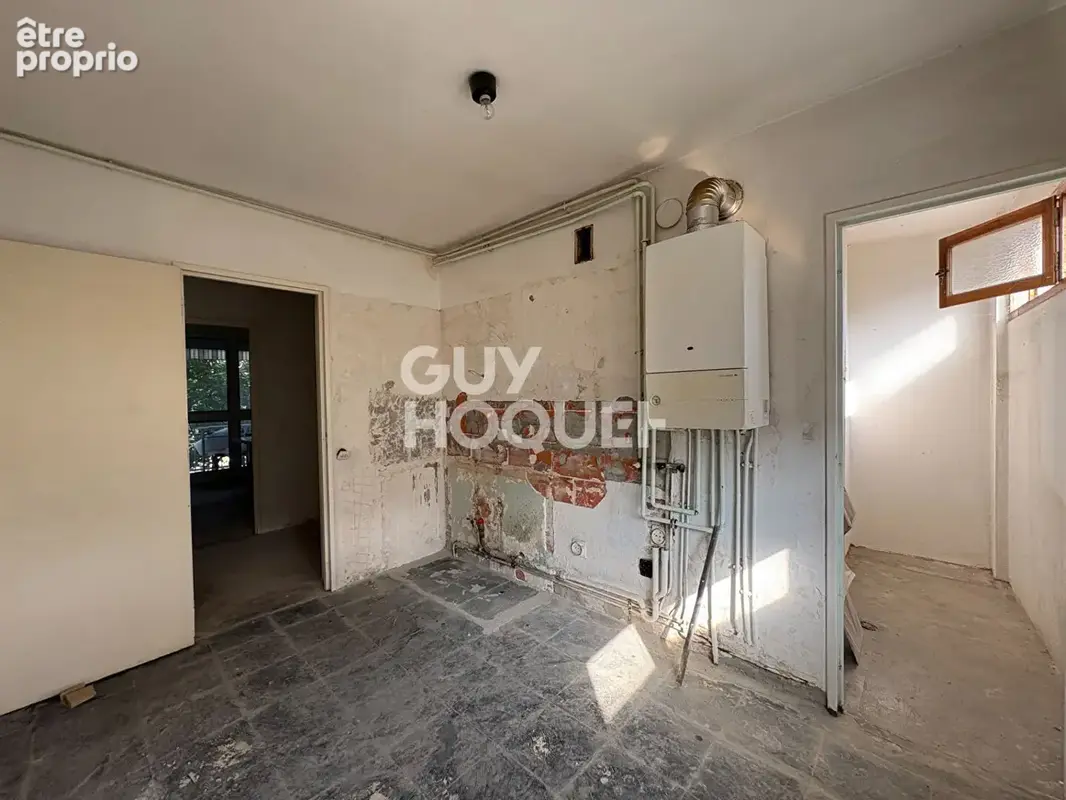 Spacieux T5 à rénover de 105,51 m² avec balcons et cave - photo 4