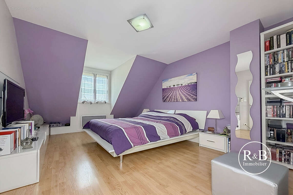 Maison à LES CLAYES-SOUS-BOIS