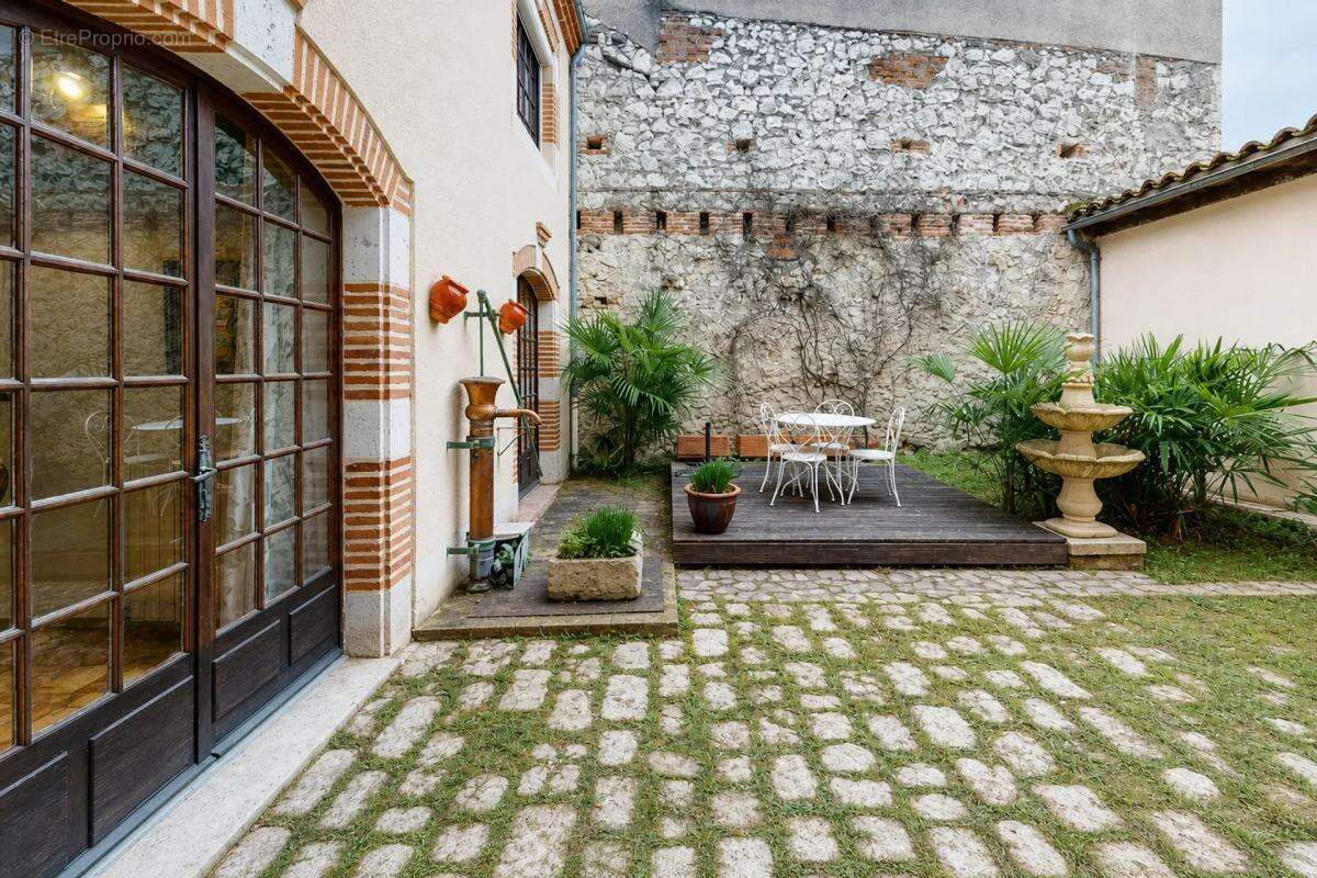Maison spacieuse de 236 m² avec jardin fruitier à Valence - photo 8
