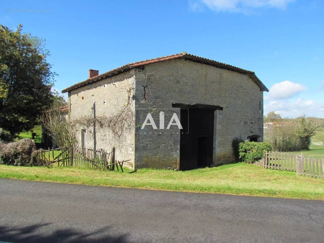 Maison à SAINT-COUTANT