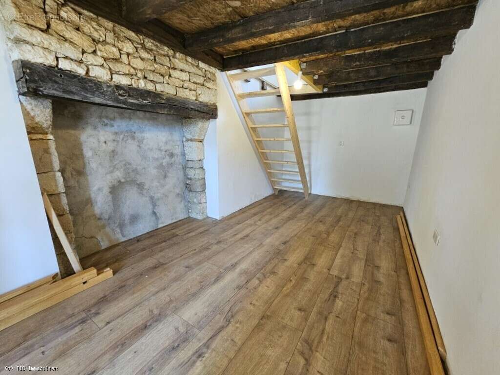 Maison à CHAMPAGNE-MOUTON