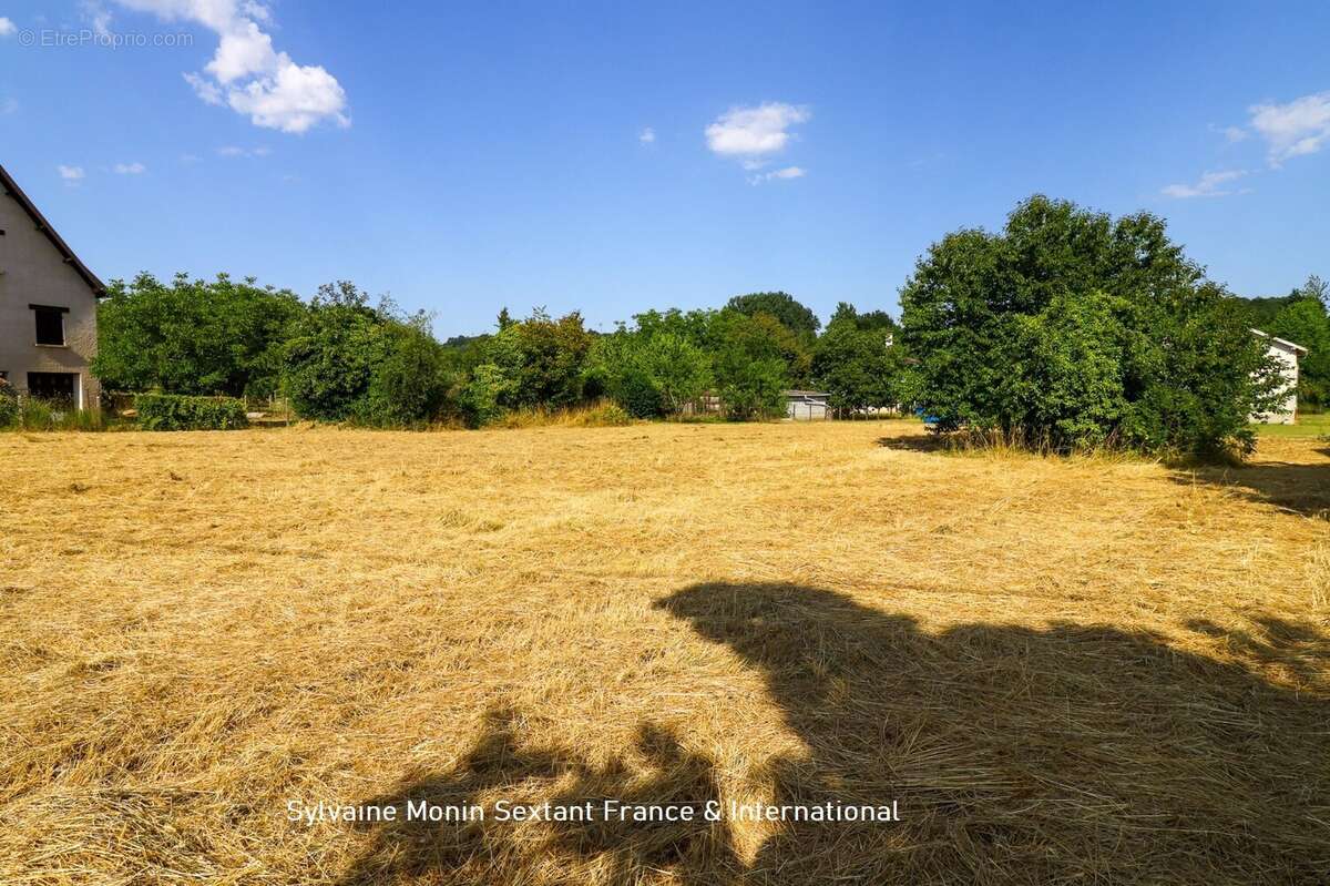 Terrain à CORGNAC-SUR-L'ISLE