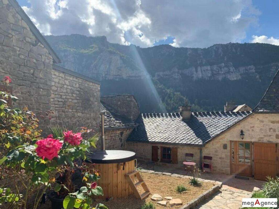 Maison à SAINTE-ENIMIE