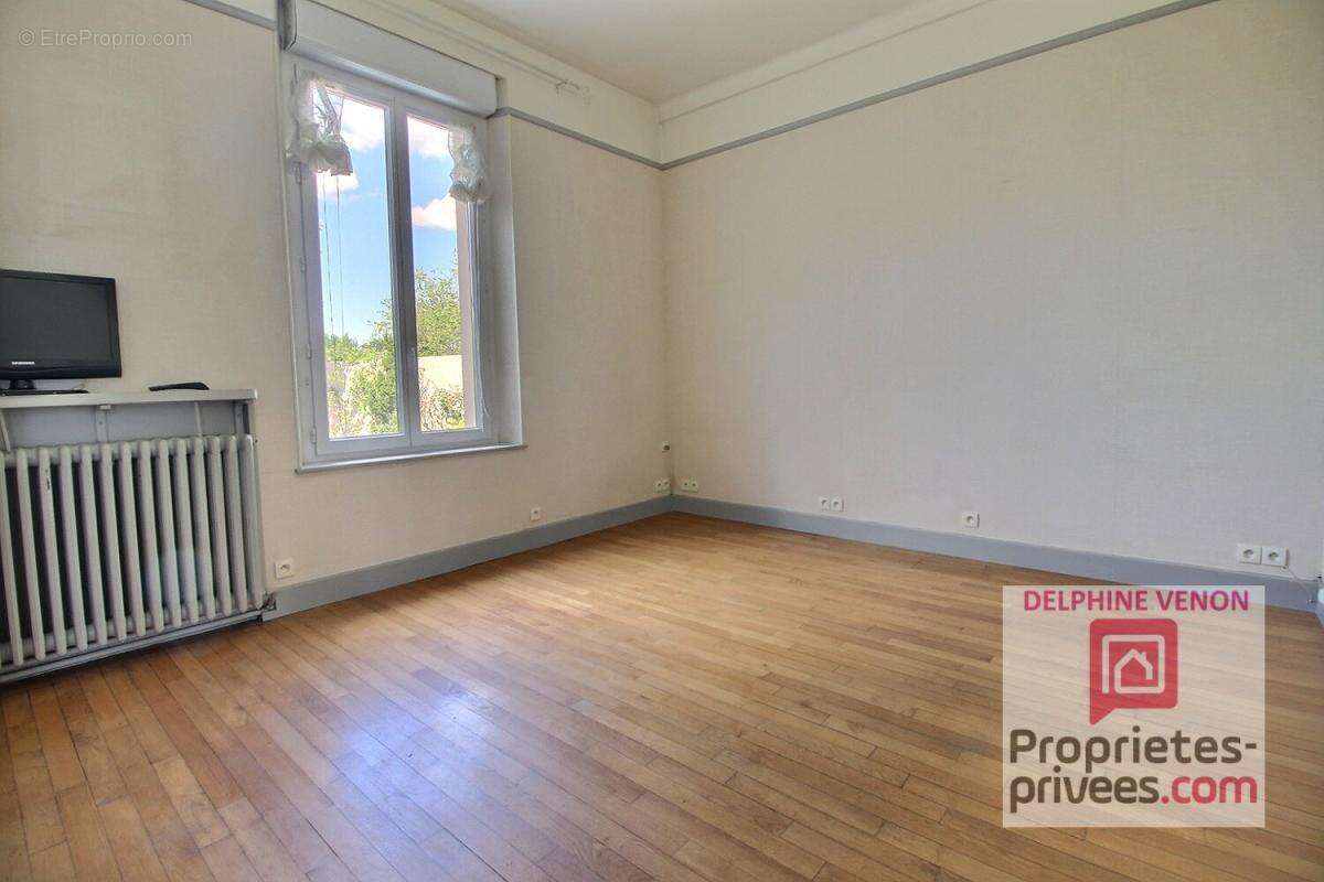 Exclusivité - Maison de ville dans l'hyper centre  de Chateauneuf  sur Loire avec garage et  terrain de 500 m² - photo 6
