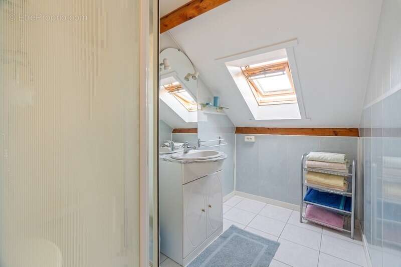 Maison à MAURECOURT