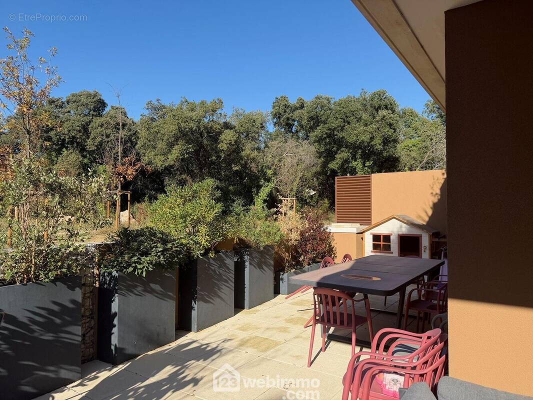 Grande terrasse de 60m² + jardin 12m² - Appartement à CASTRIES