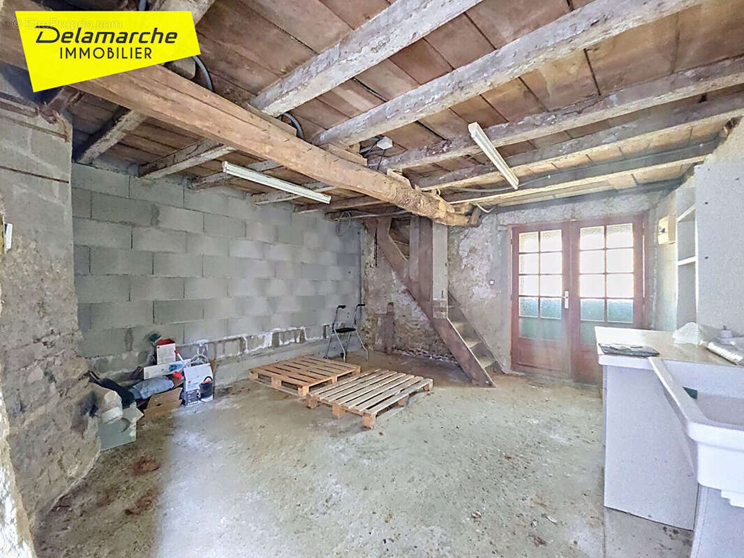 A vendre maison et dépendance bourg de Brehal  3 pièces - photo 11