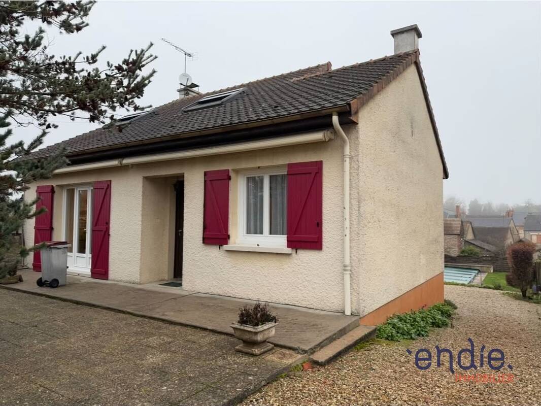 Maison 104 m² à Dompierre-Sur-Besbre  - photo 1