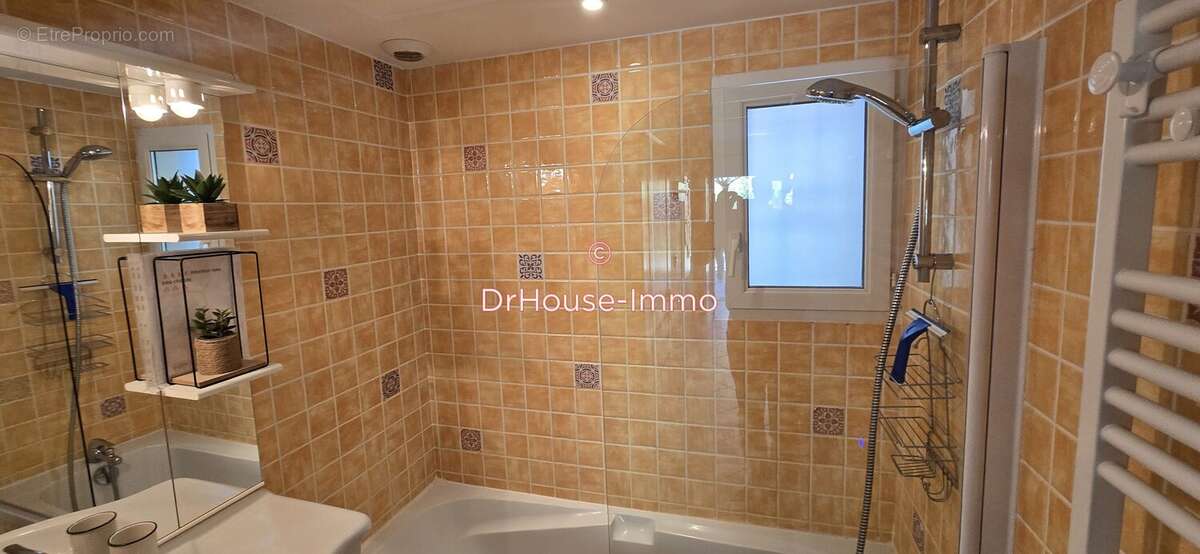 Appartement à GREOUX-LES-BAINS