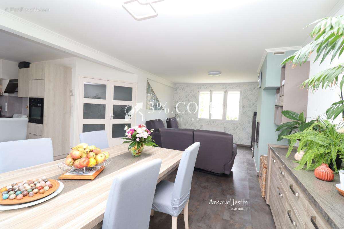 Maison à SAINT-JACQUES-DE-LA-LANDE