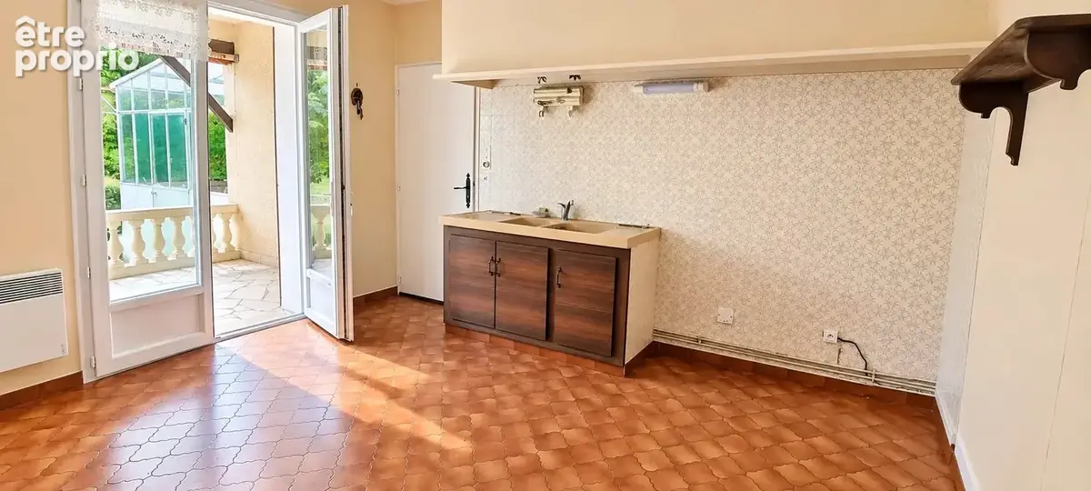 Maison plain pied avec terrasse couverte et  garage sur jardin de 1200 m² - photo 7