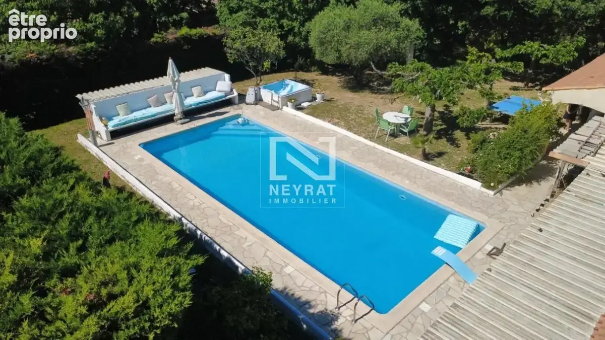 Bagnols en foret: 3 chambres , double garage, piscine, grand terrain - photo 5
