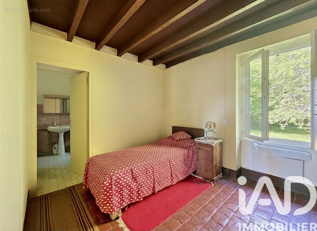 Maison 66 m² à Saint-Sulpice  - photo 5