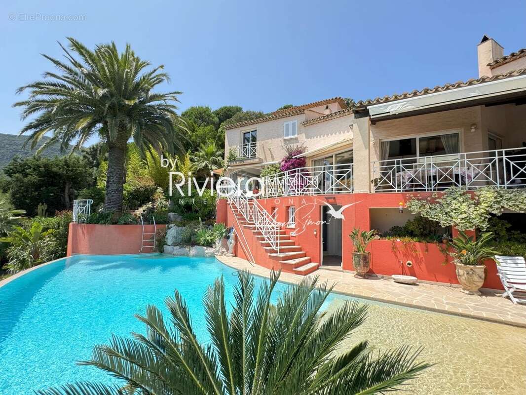 Propriete avec piscine a debordement et vue mer ! - photo 8