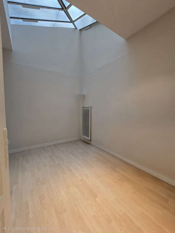 Commerce à PARIS-9E