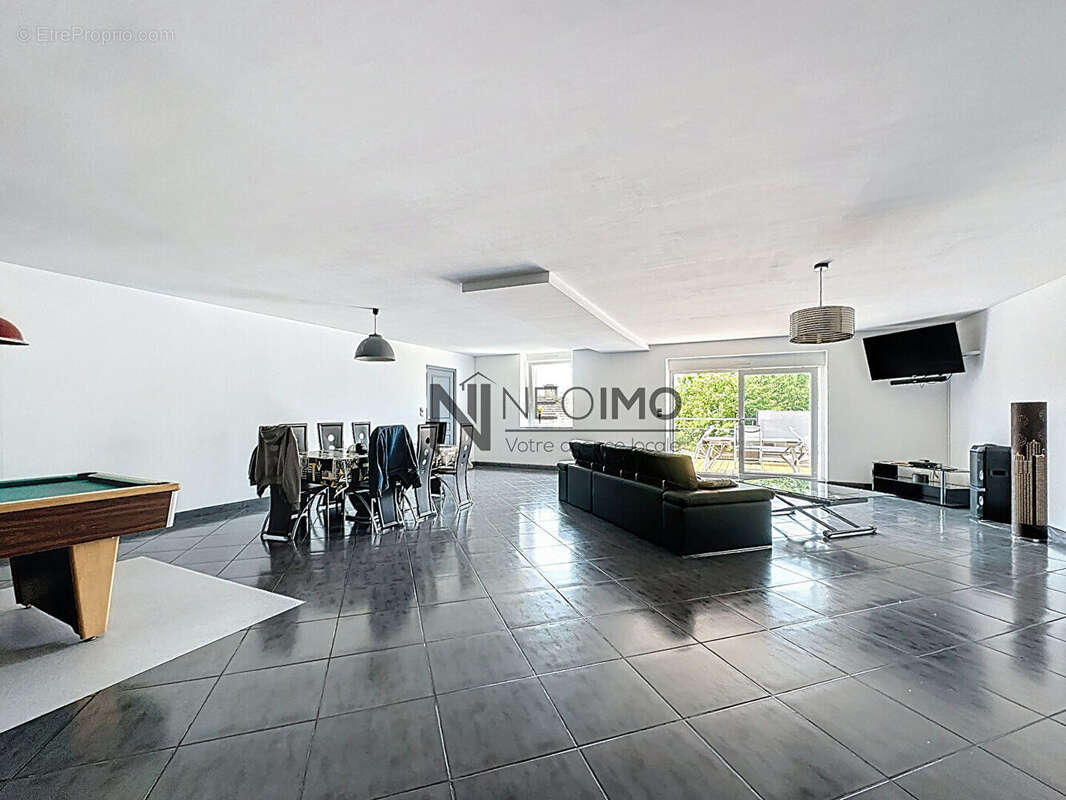 Maison à NEUFCHATEAU