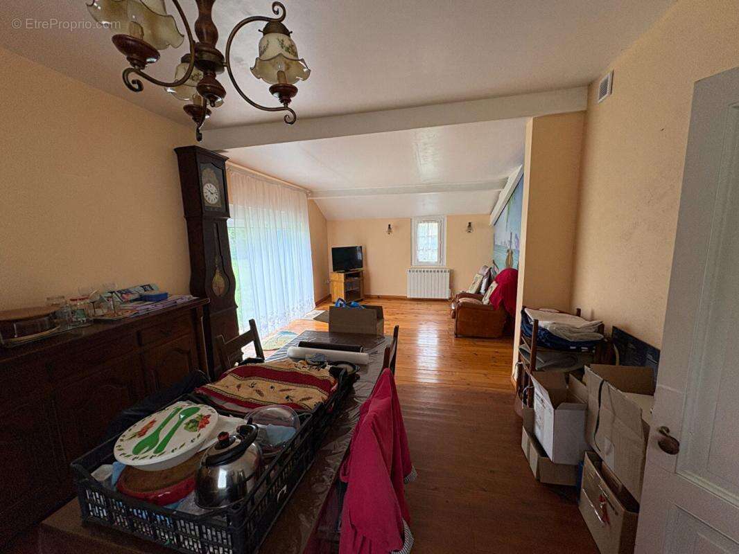 Maison à SAINT-SEURIN-DE-PRATS