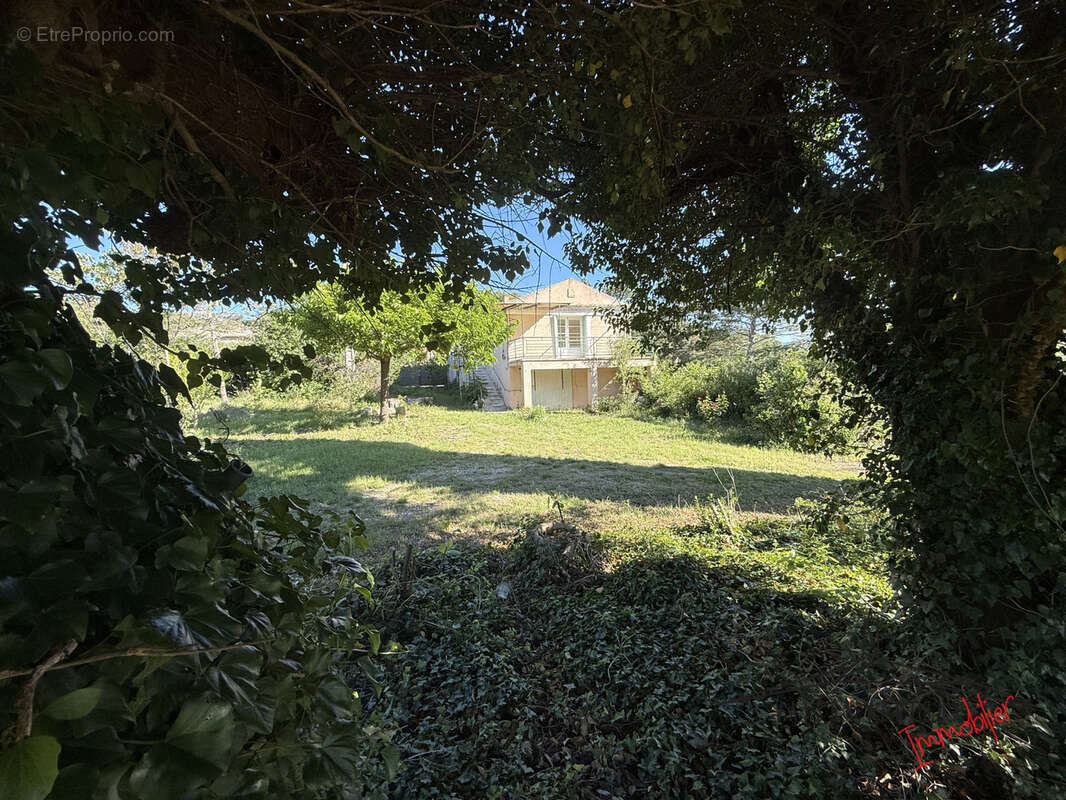 Maison à ENTRECHAUX
