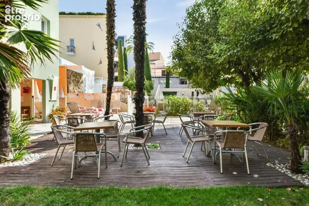 INVESTISSEMENT LOCATIF  Antibes  Résidence de Tourisme Pierre & Vacances Premium Port-Prestige - 6,01 % de rentabilité - photo 8