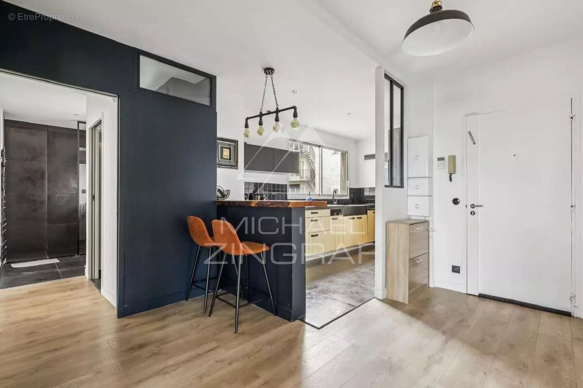 Appartement à PARIS-16E