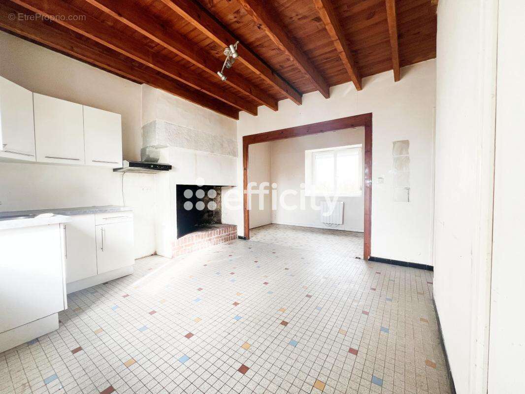 Maison à LA BLOUTIERE