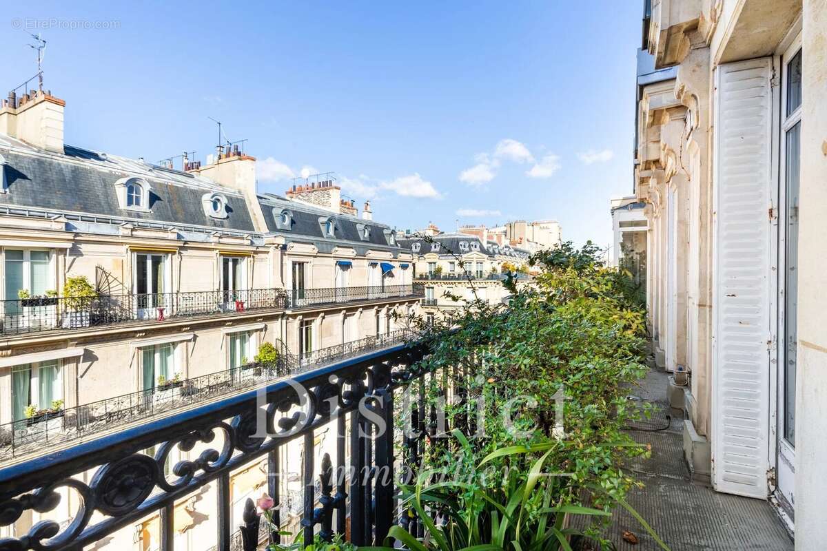 Appartement à PARIS-8E
