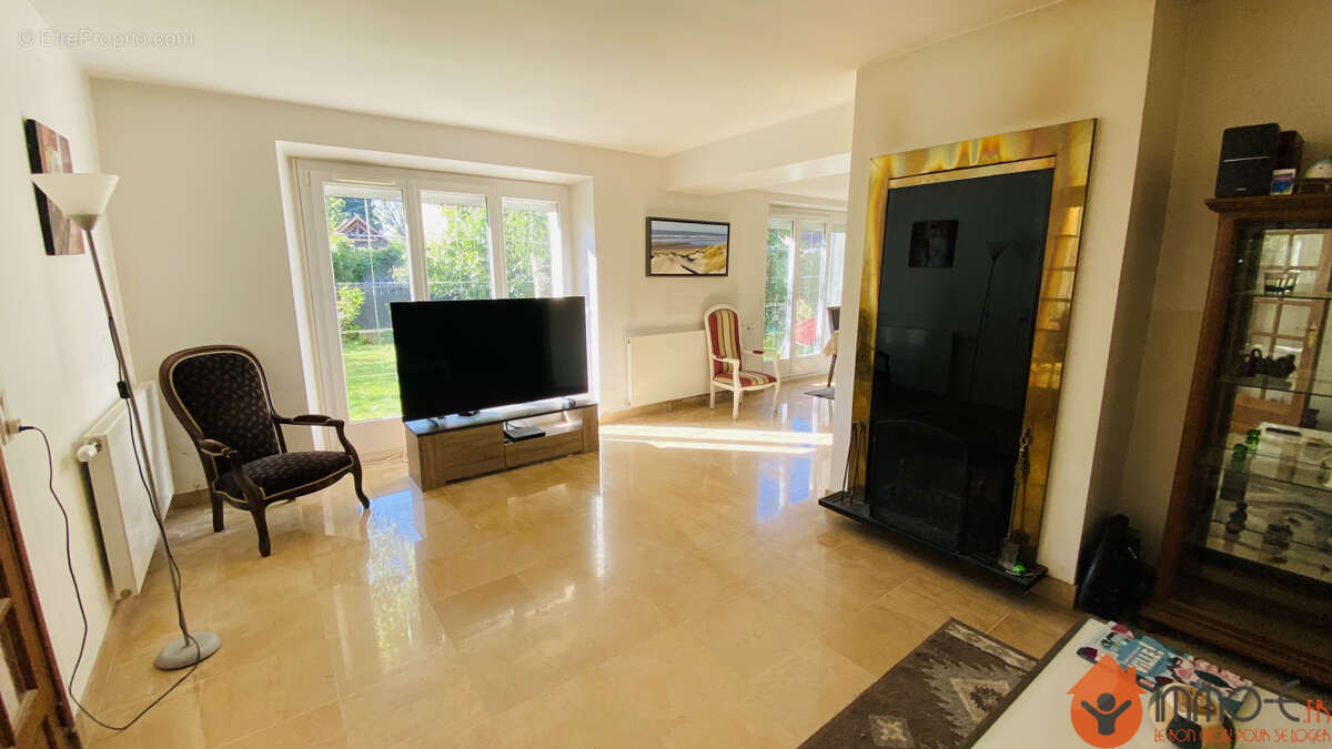 Maison 235 m² à Saint-Soupplets  - photo 6