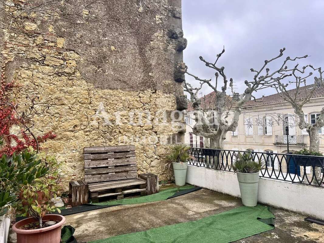 Maison à VIC-FEZENSAC