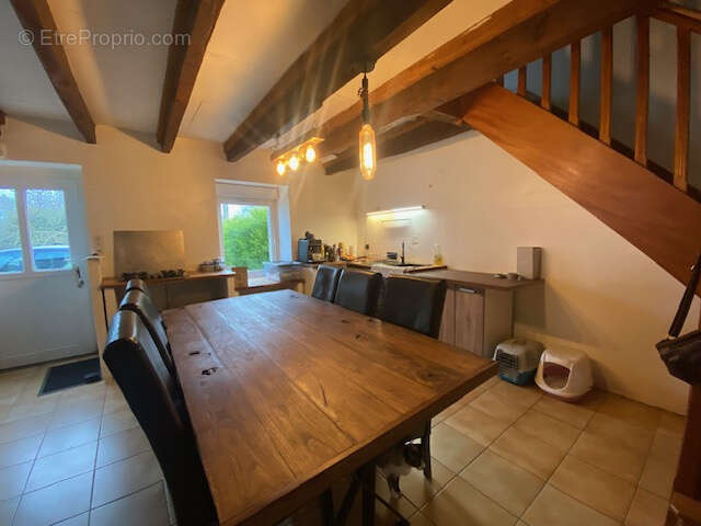 Maison à REGUINY