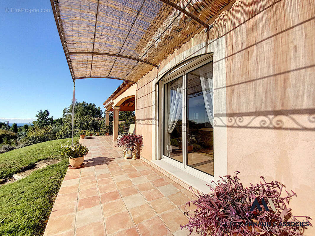 Villa T4 - 137m² avec un garage double de 41m² - photo 8