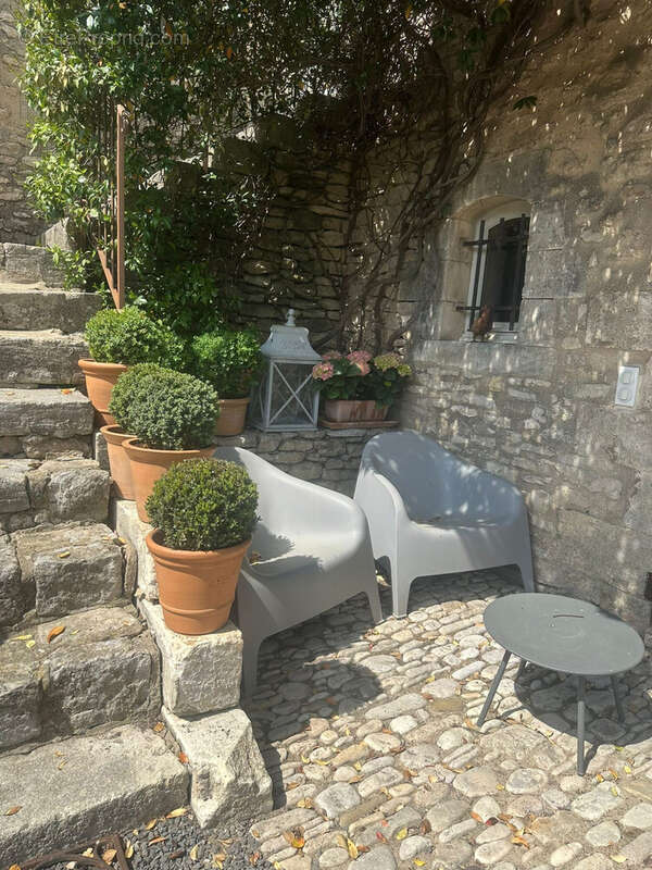 Maison à MENERBES