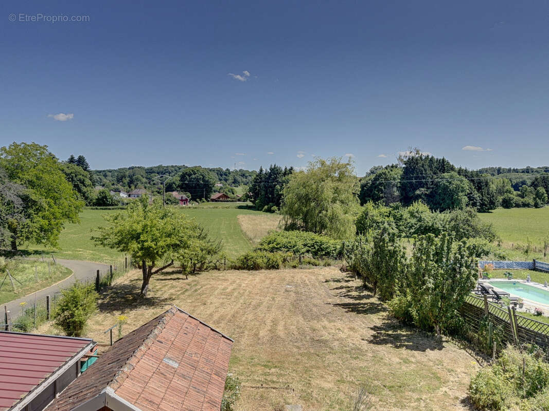 Maison à MONTECHEROUX