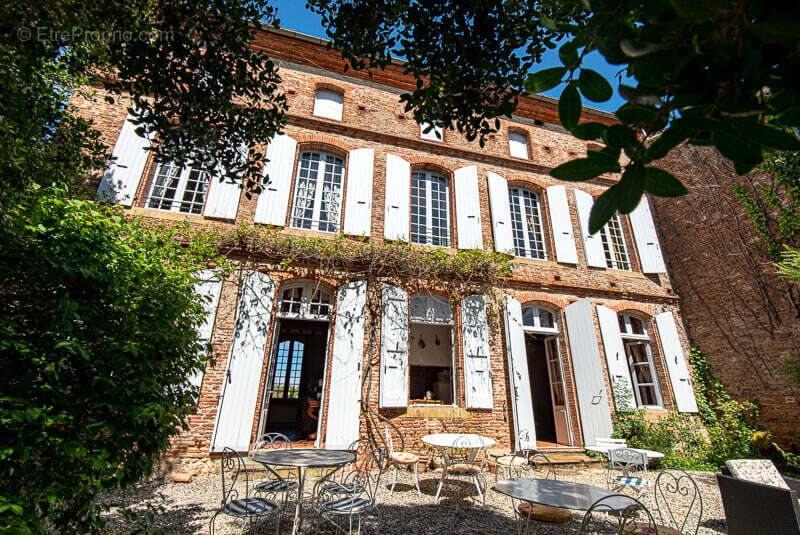 CHATEAU de famille du 17e siècle en très bon état à vendre à GIBEL - photo 15