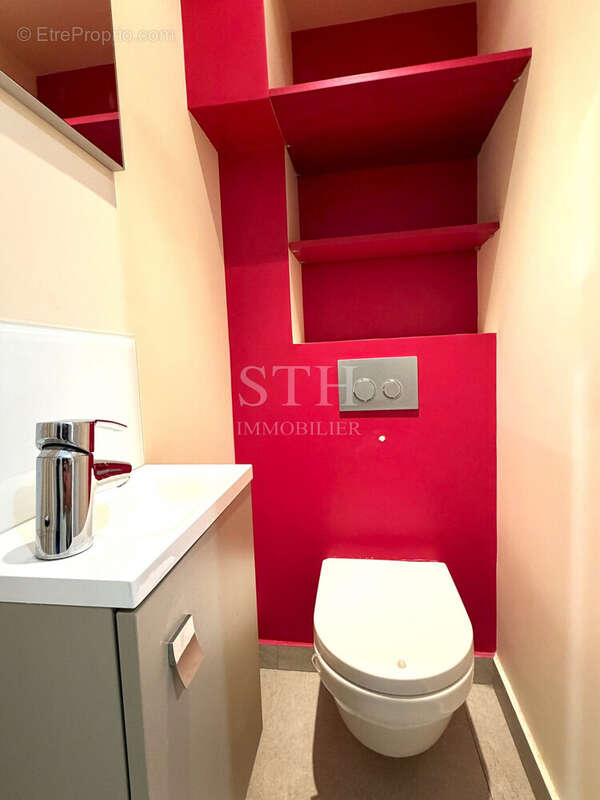 WC 1 indépendant avec lave-mains /Chb 1 et 2 - Appartement à PARIS-15E