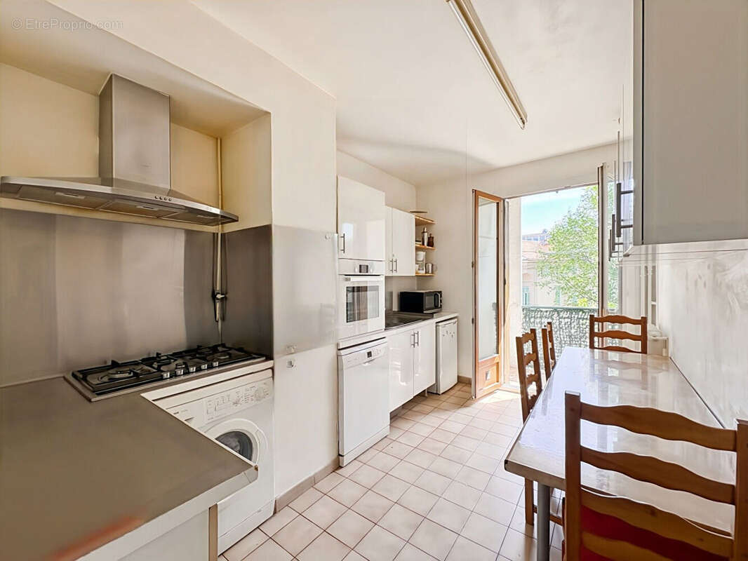 Appartement à MARSEILLE-3E