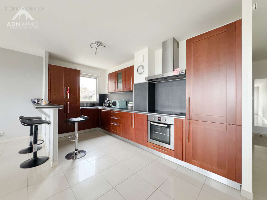 Appartement à PERON