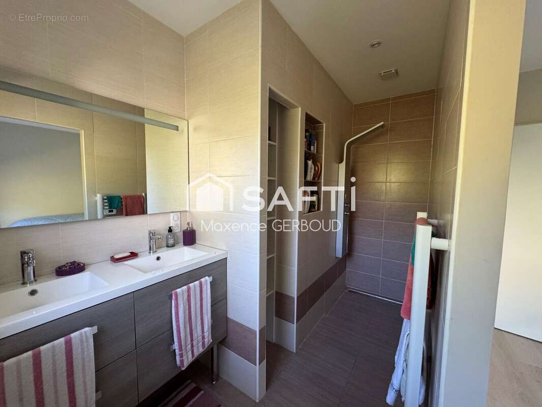 Maison 122 m² à Saint-Quentin-Sur-Isere  - photo 7