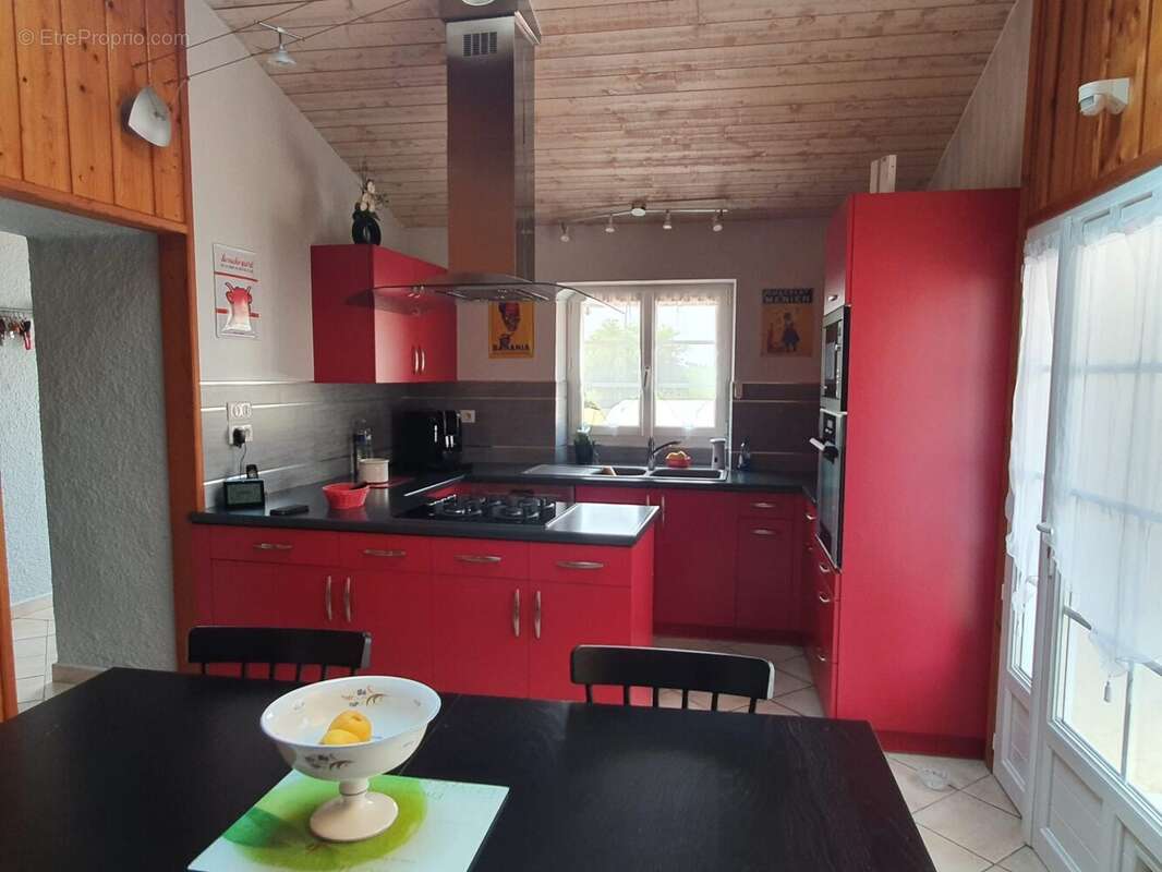 Maison 197 m² à Rioux  - photo 7