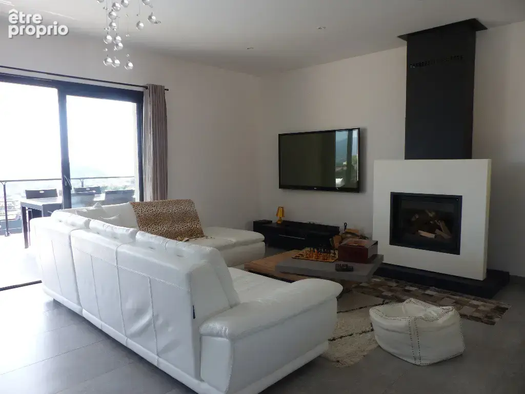 Villa Afa  contemporaine 6 pièce(s) 232 m2 F4+F2 avec piscine - photo 8