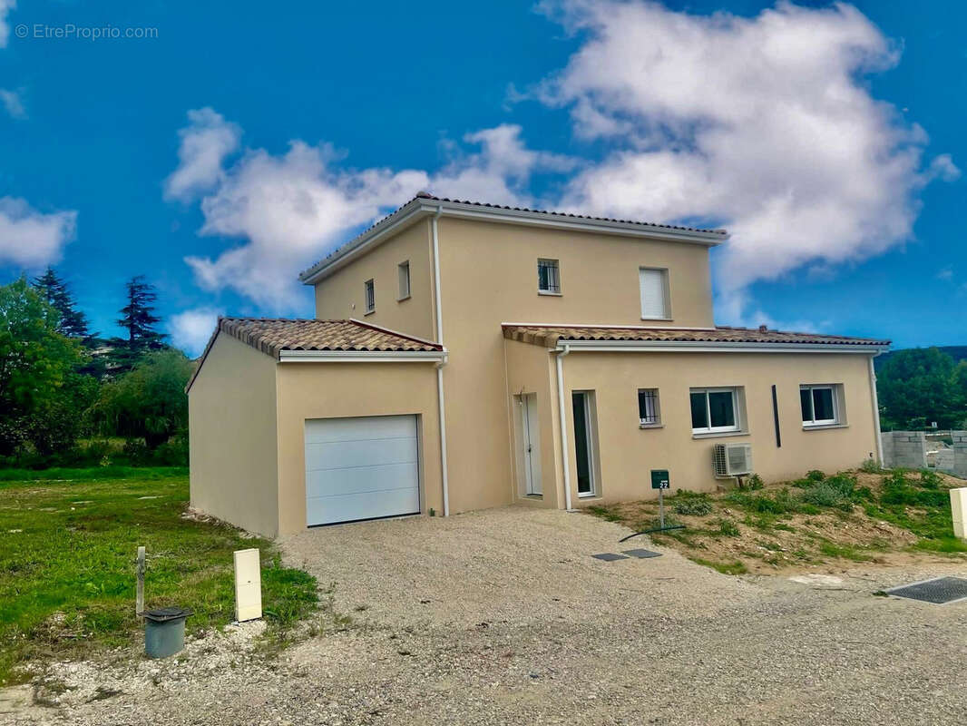 Maison à LES GRANGES-GONTARDES