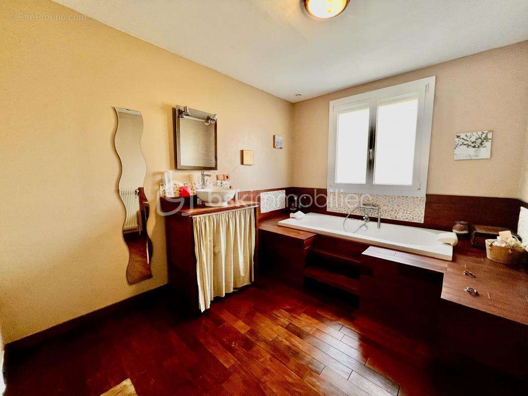 Maison à LA VILLEDIEU-DU-CLAIN