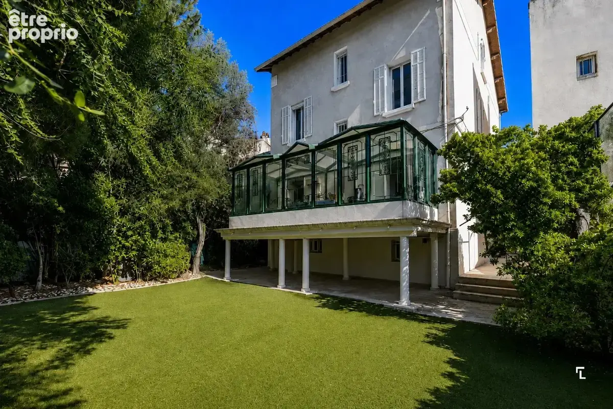 L’INSOUPÇONNÉE - Maison T7 de 325m2 - Jardin - 13008  Carré d'or - photo 15
