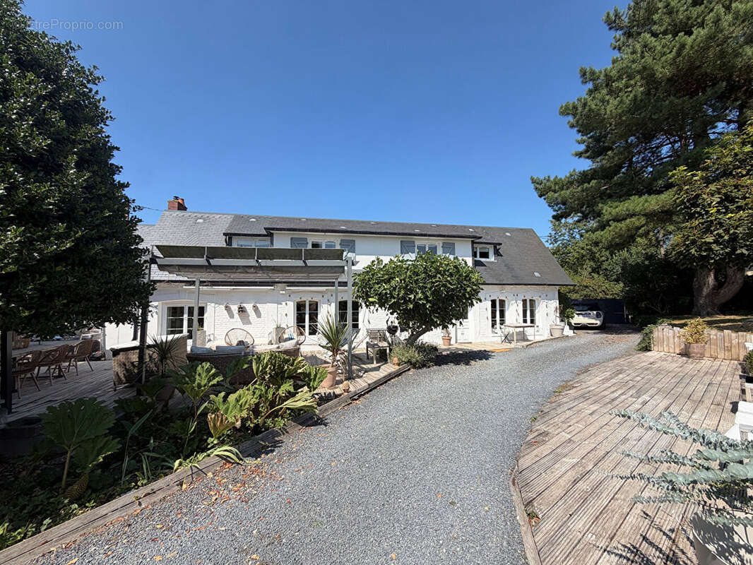 OCTEVILLE-SUR-MER - Propriété d'exception - Maison + gîte indépendant - 233.70m² - 1 939 m² - photo 5