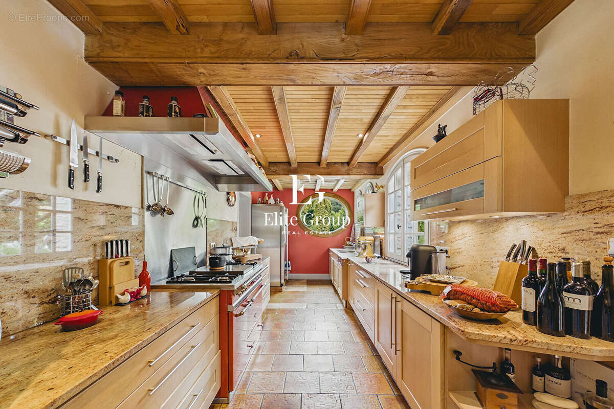 À vendre demeure de charme - 415 m² au coeur d'un parc arboré de 2,6 hectares - photo 9