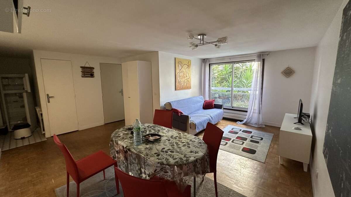 Appartement 42 m² à Suresnes  - photo 2