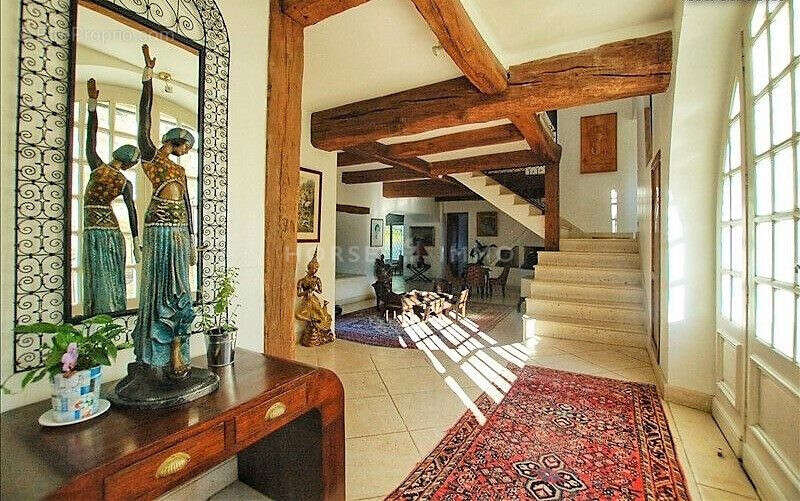 Maison 575 m² à Montfort-L'amaury  - photo 7