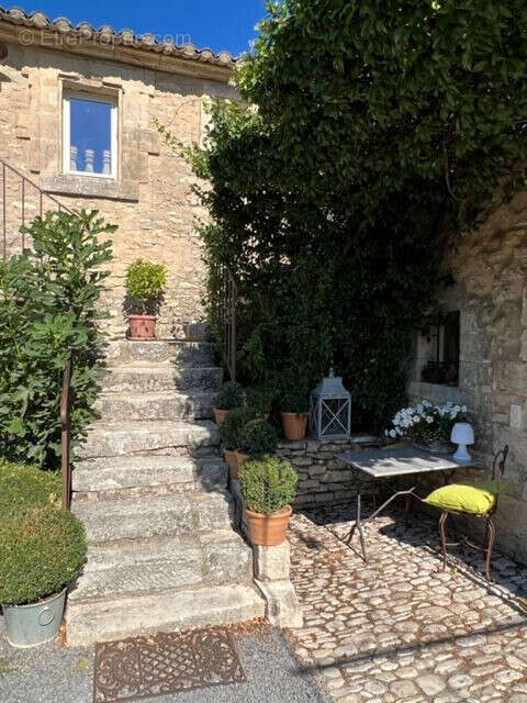 Maison à MENERBES
